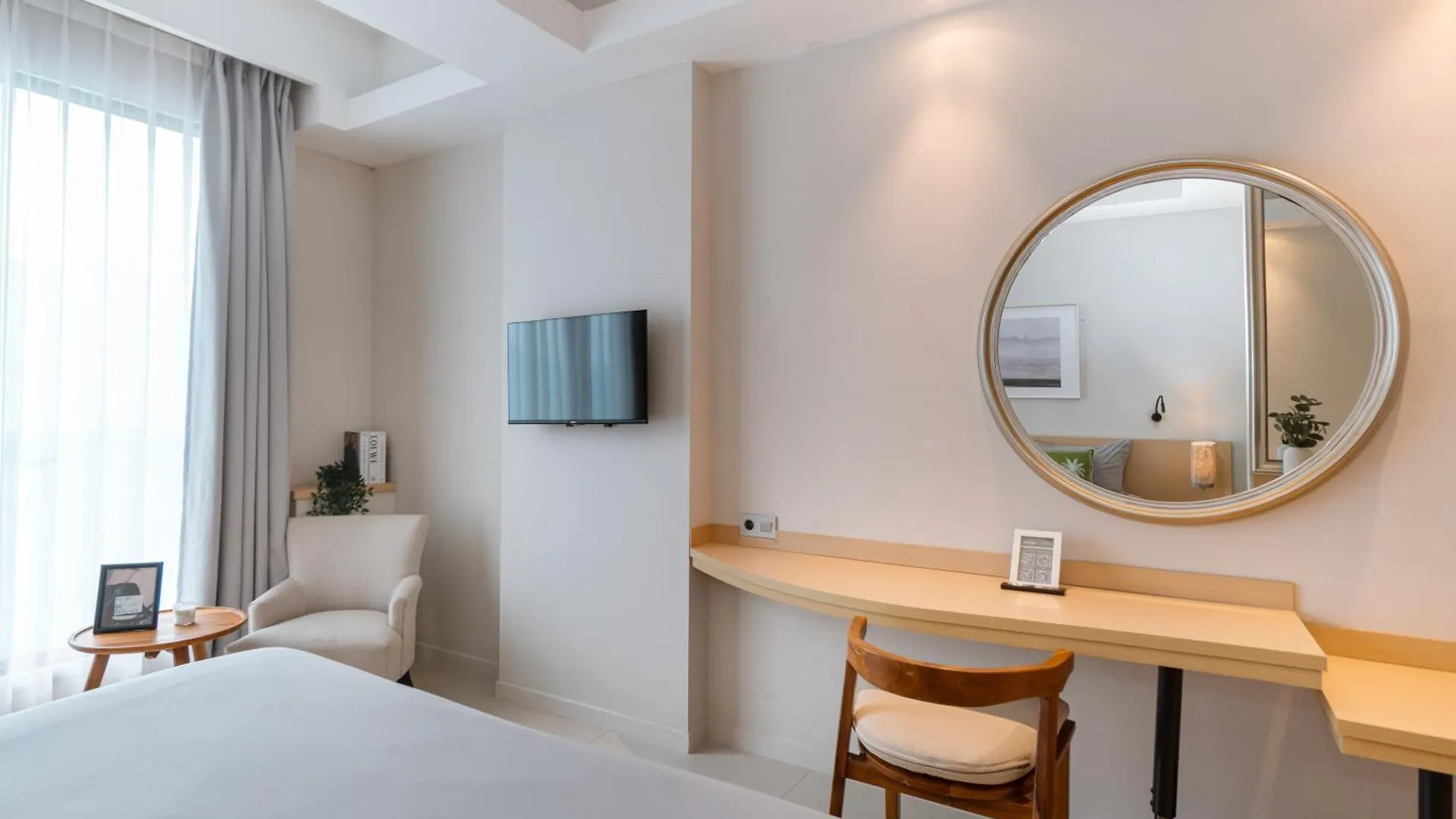 Aparthotel Bustle Base Coliving And Coworking Space Legian