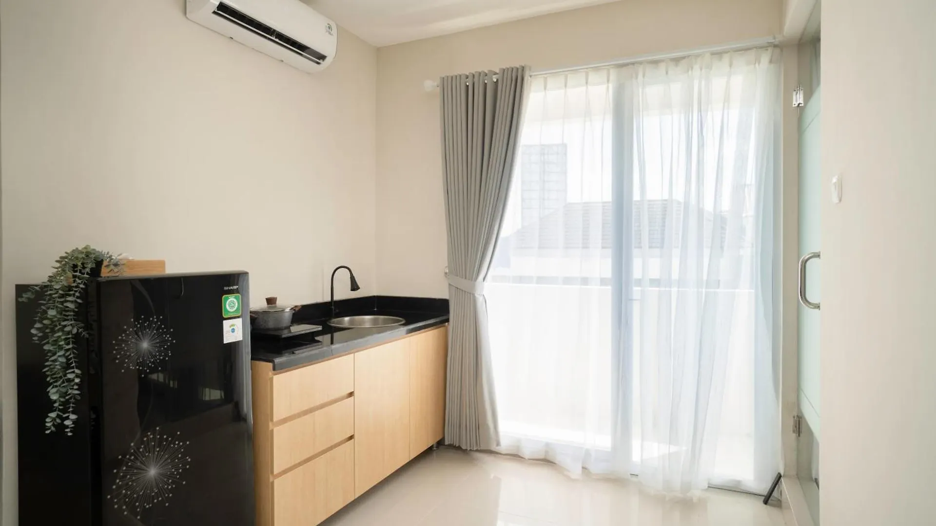Bustle Base Coliving And Coworking Space Legian  0*, Legian (Bali)