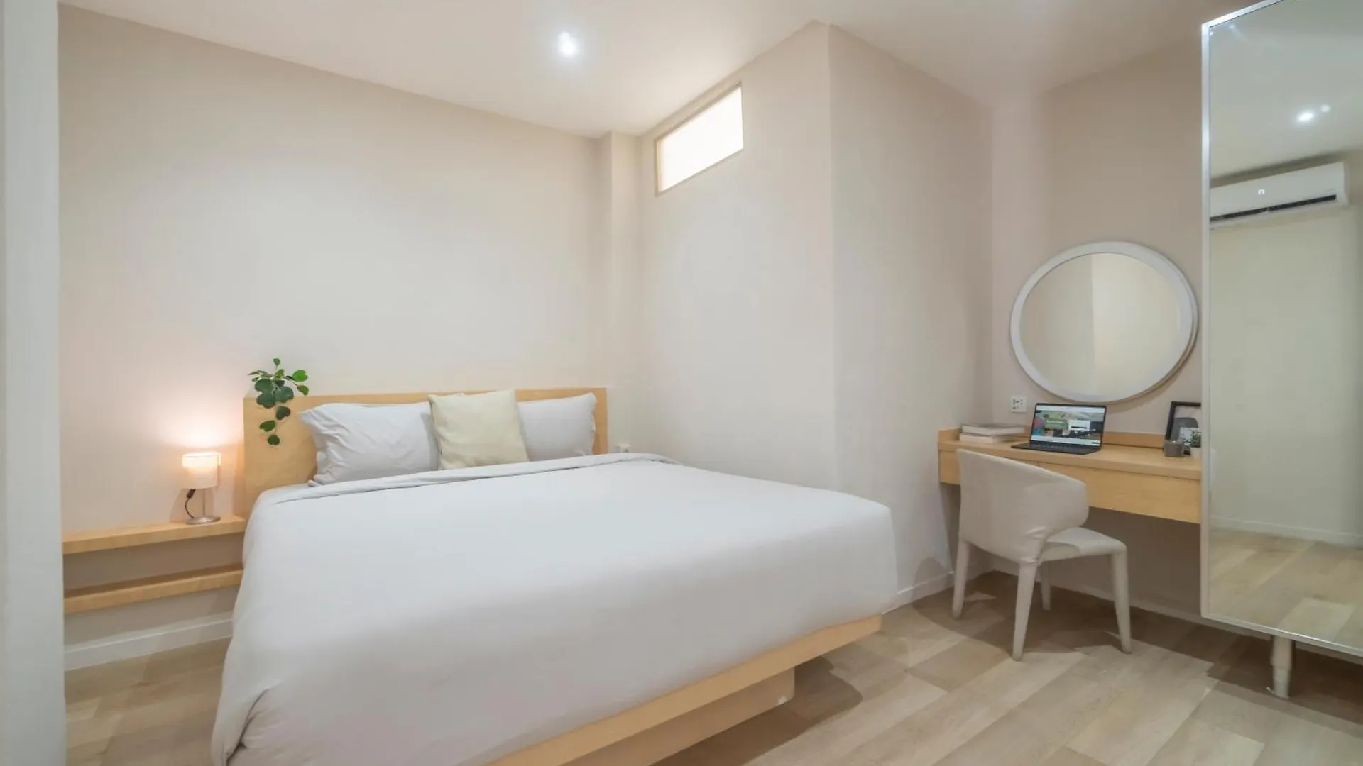 Bustle Base Coliving And Coworking Space Legian  Aparthotel