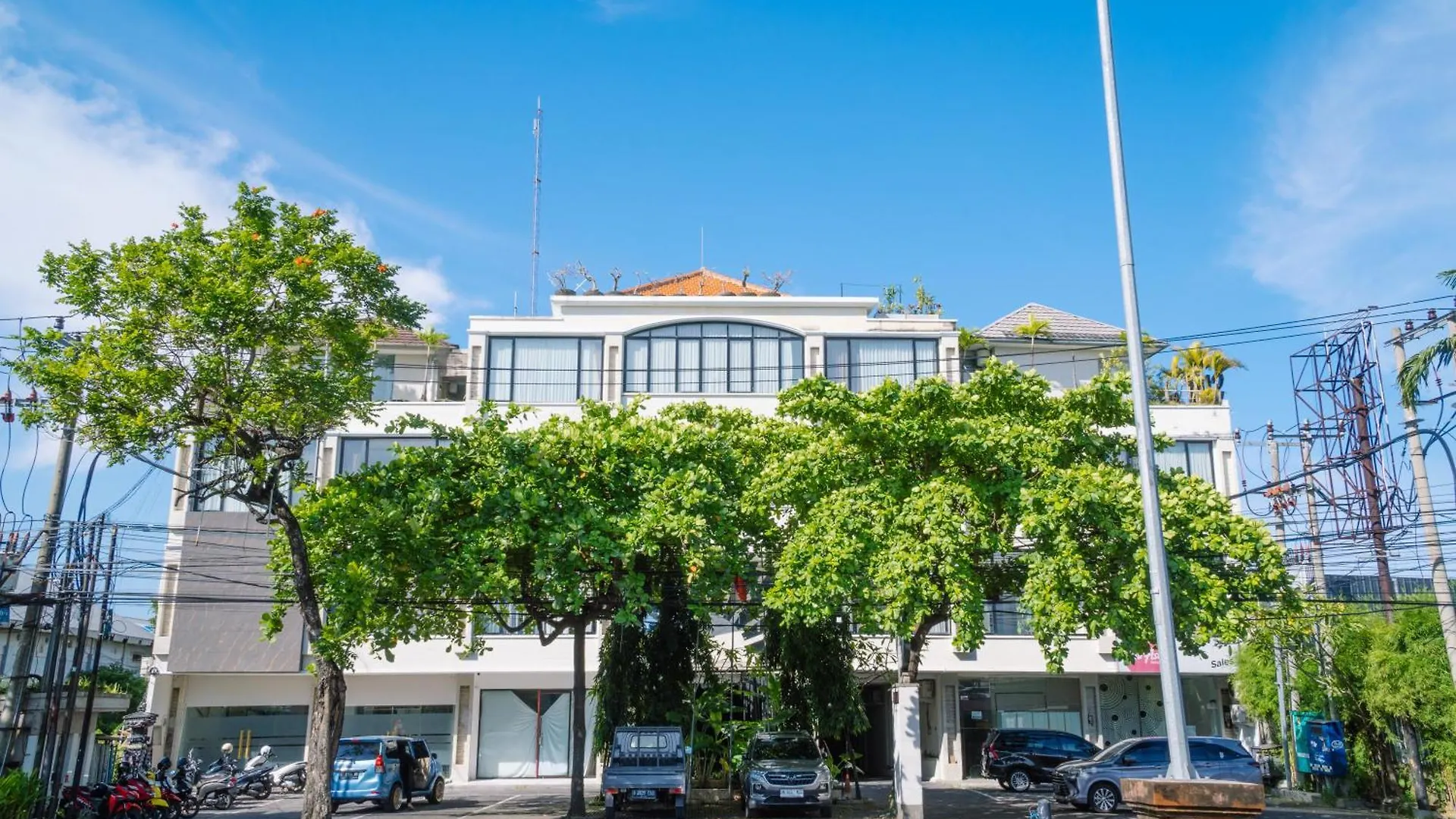 Bustle Base Coliving And Coworking Space Legian  Indonesia