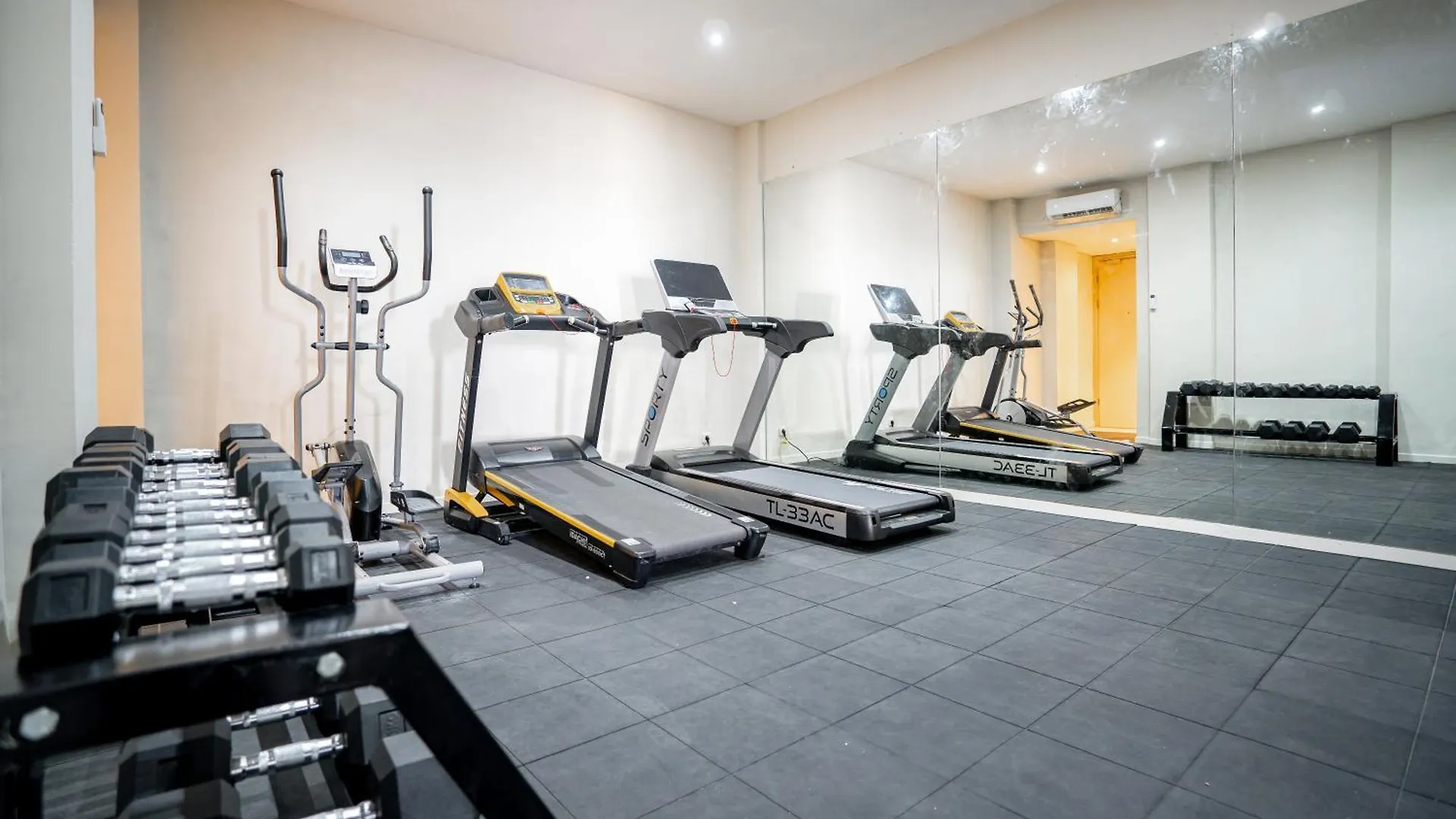 Bustle Base Coliving And Coworking Space Legian  Aparthotel Legian (Bali)