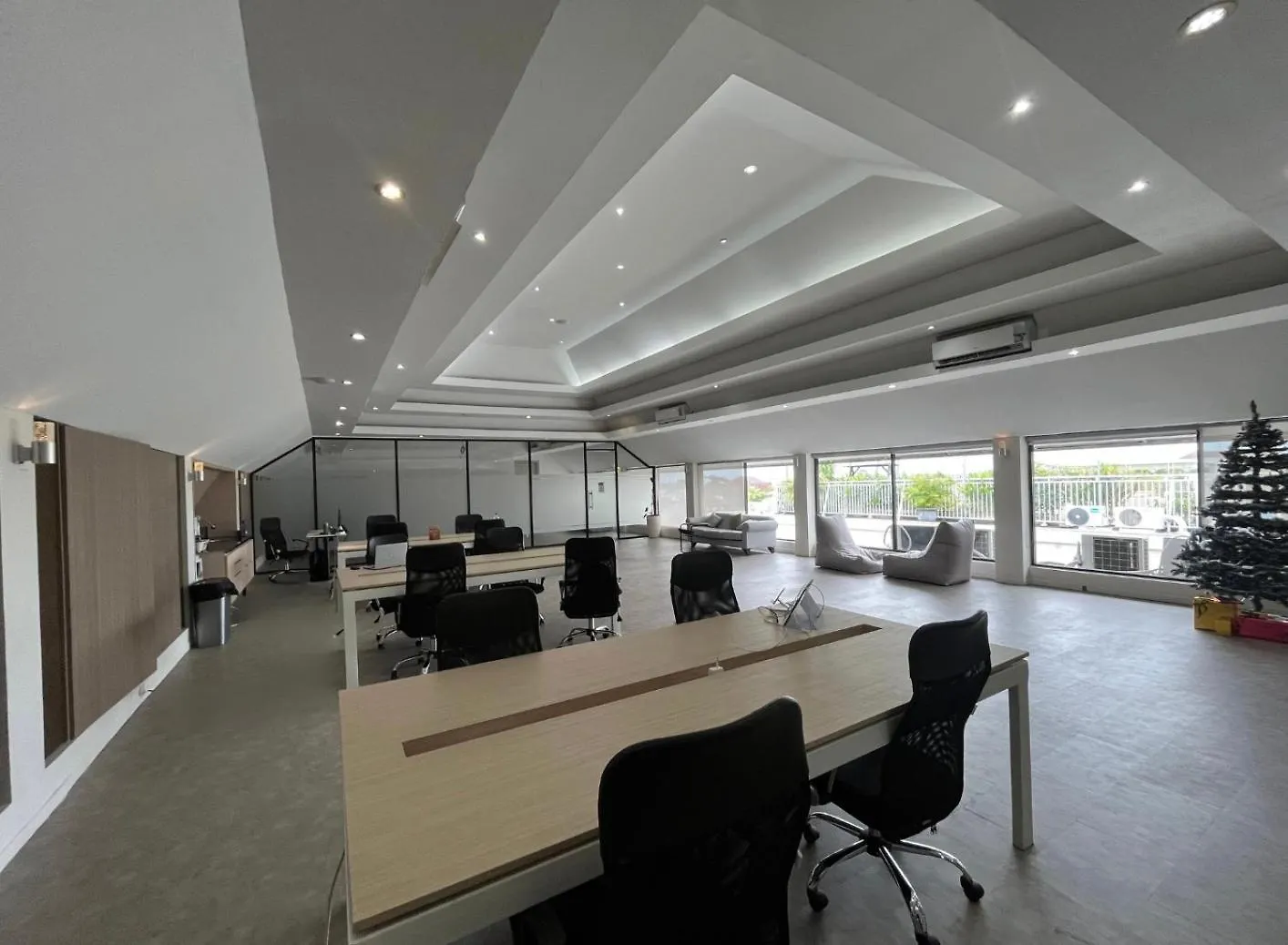 Bustle Base Coliving And Coworking Space Legian  0*, Legian (Bali)