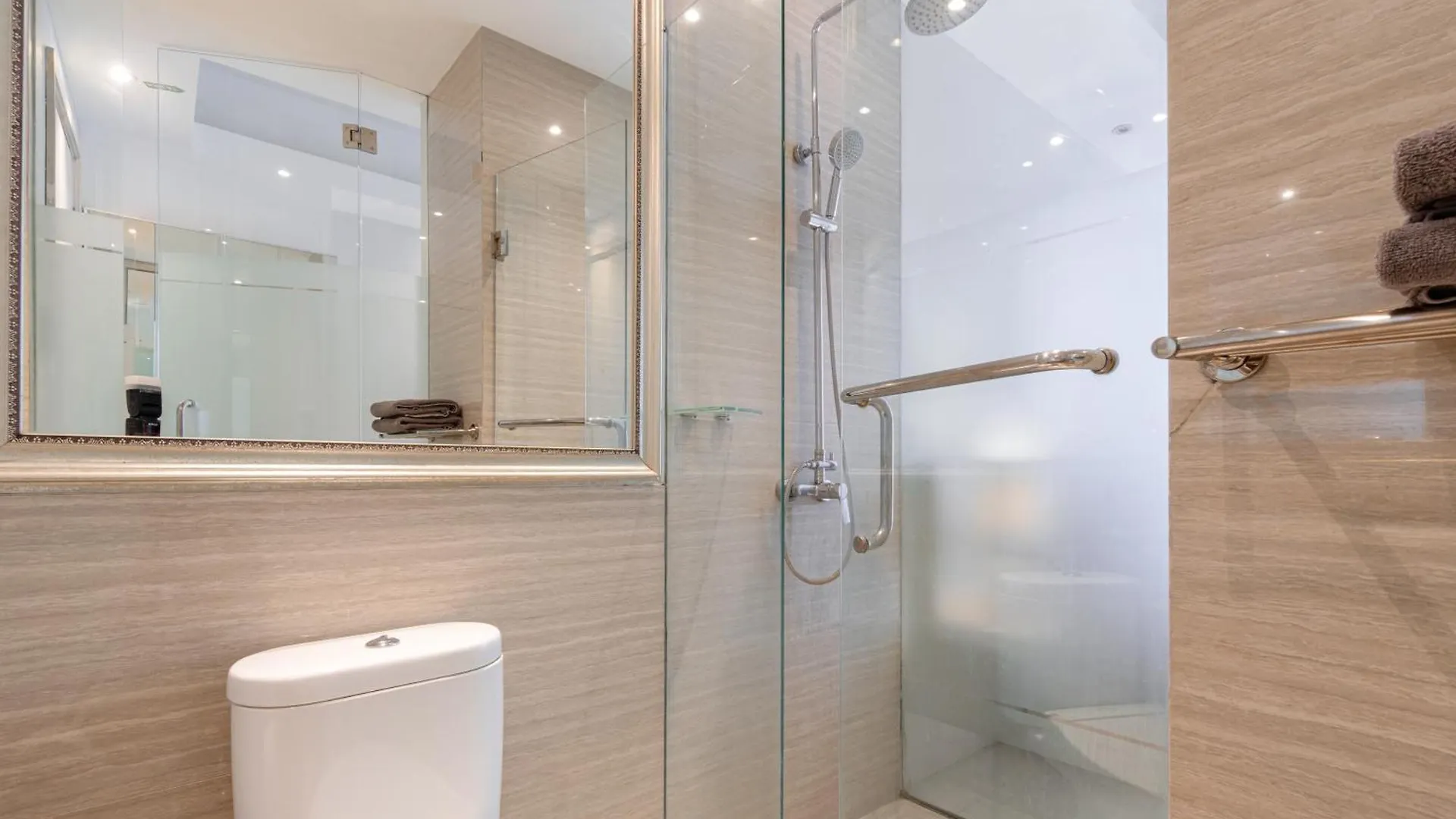 Bustle Base Coliving And Coworking Space Legian  0*, Legian (Bali)