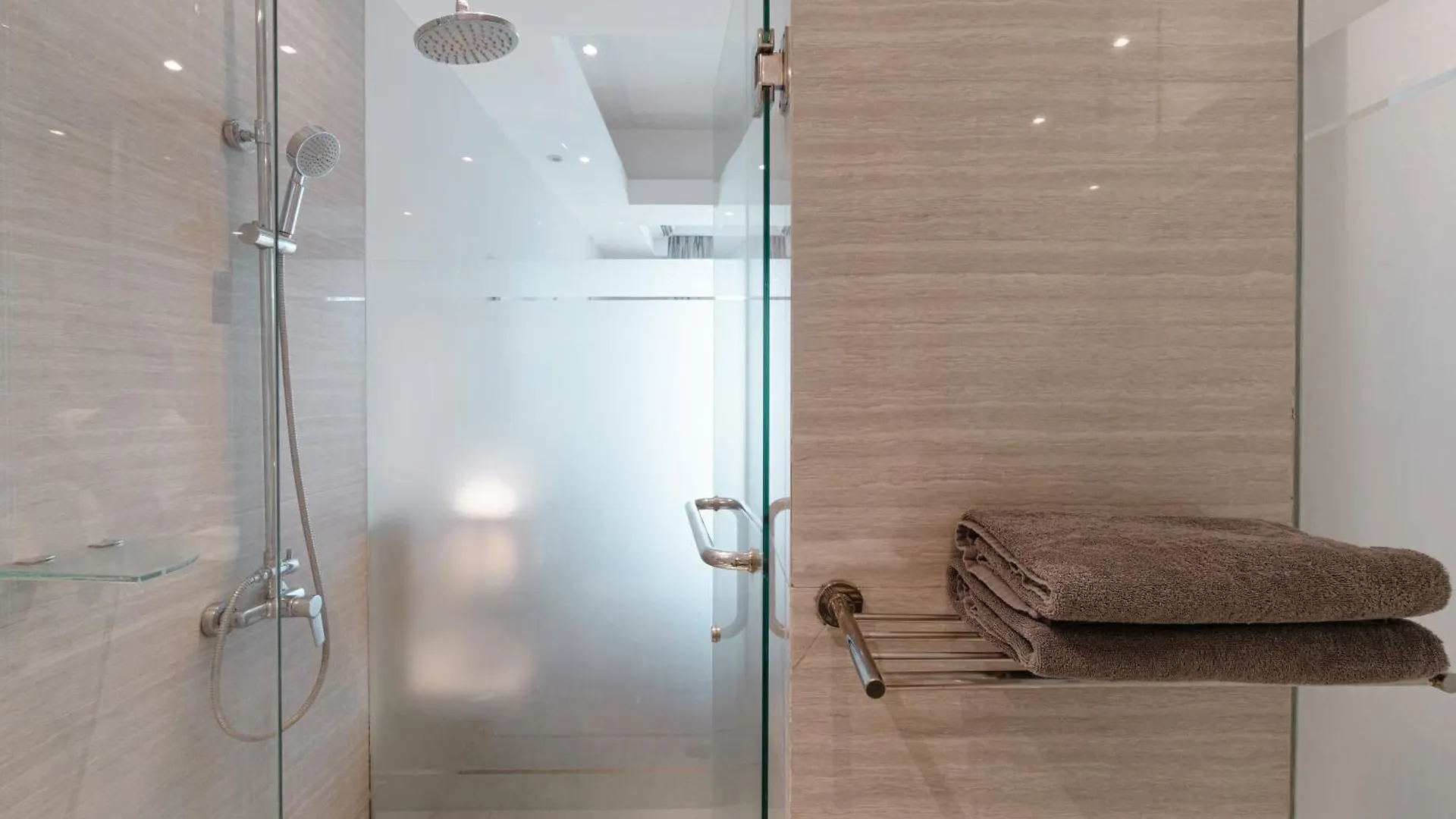 Bustle Base Coliving And Coworking Space Legian  Aparthotel Legian (Bali)