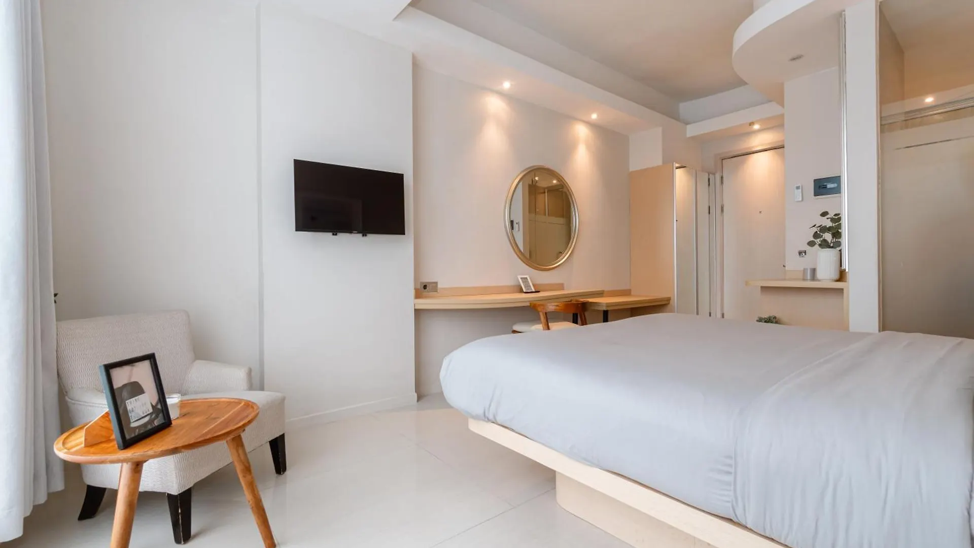 Aparthotel Bustle Base Coliving And Coworking Space Legian