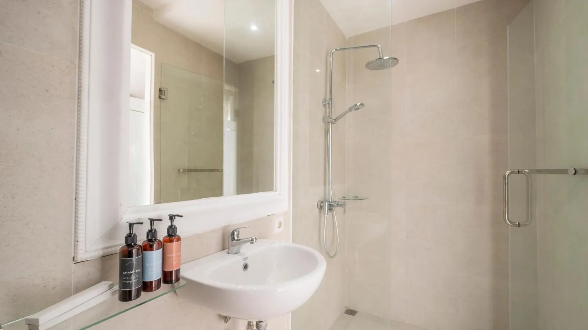Aparthotel Bustle Base Coliving And Coworking Space Legian