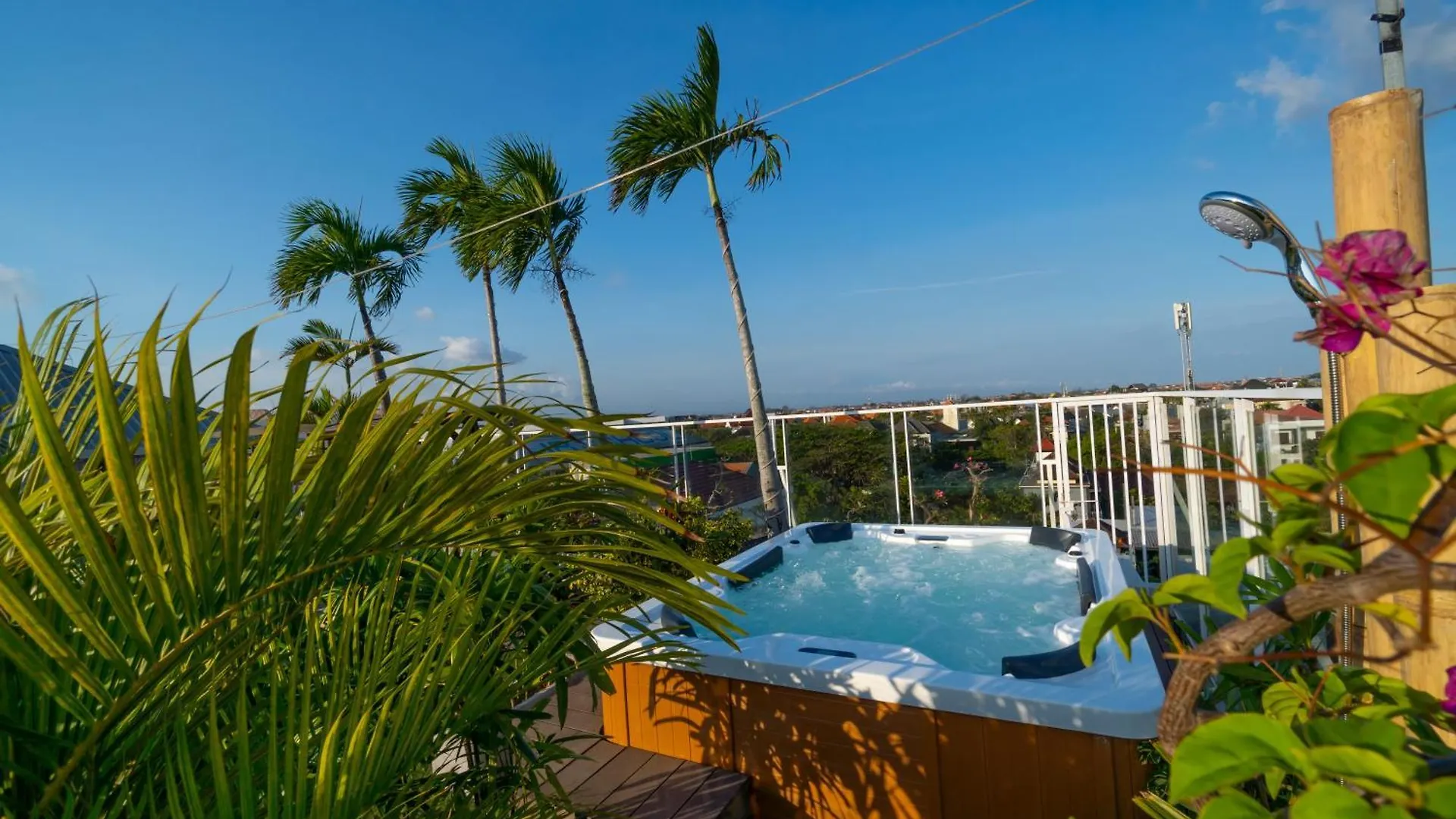 Bustle Base Coliving And Coworking Space Legian Aparthotel